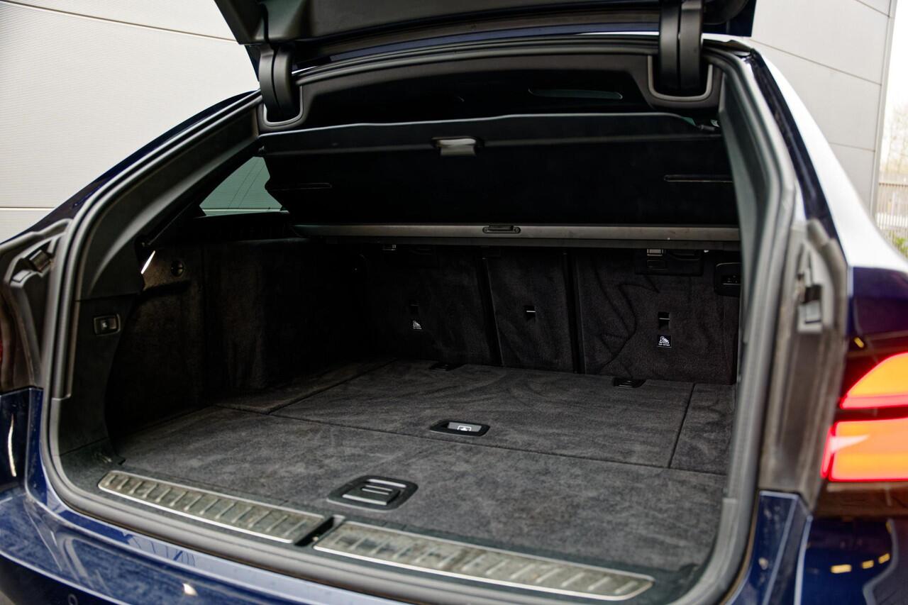 BMW 5-SERIE Touring 540d xDrive M-Sport Stoelventilatie, Panoramadak, H/K Geluidsinstallatie, Active steering, Key less Entry, Apple carPlay, Camera, Stoelverw. V+A