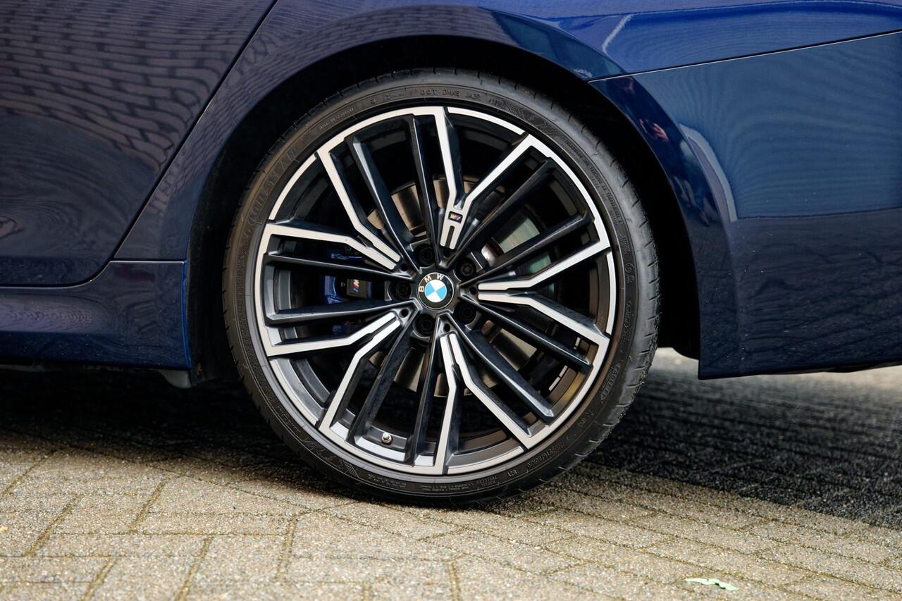BMW 5-SERIE Touring 540d xDrive M-Sport Stoelventilatie, Panoramadak, H/K Geluidsinstallatie, Active steering, Key less Entry, Apple carPlay, Camera, Stoelverw. V+A