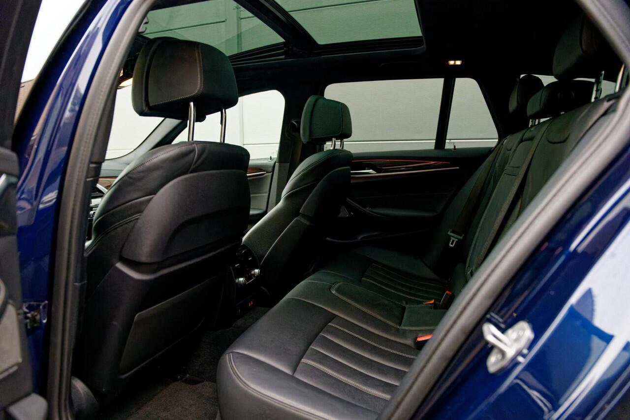 BMW 5-SERIE Touring 540d xDrive M-Sport Stoelventilatie, Panoramadak, H/K Geluidsinstallatie, Active steering, Key less Entry, Apple carPlay, Camera, Stoelverw. V+A