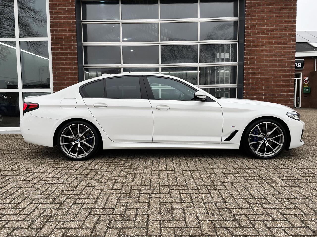 BMW 5-SERIE 540i High Executive M-Sport / Pano / HUD / ACC