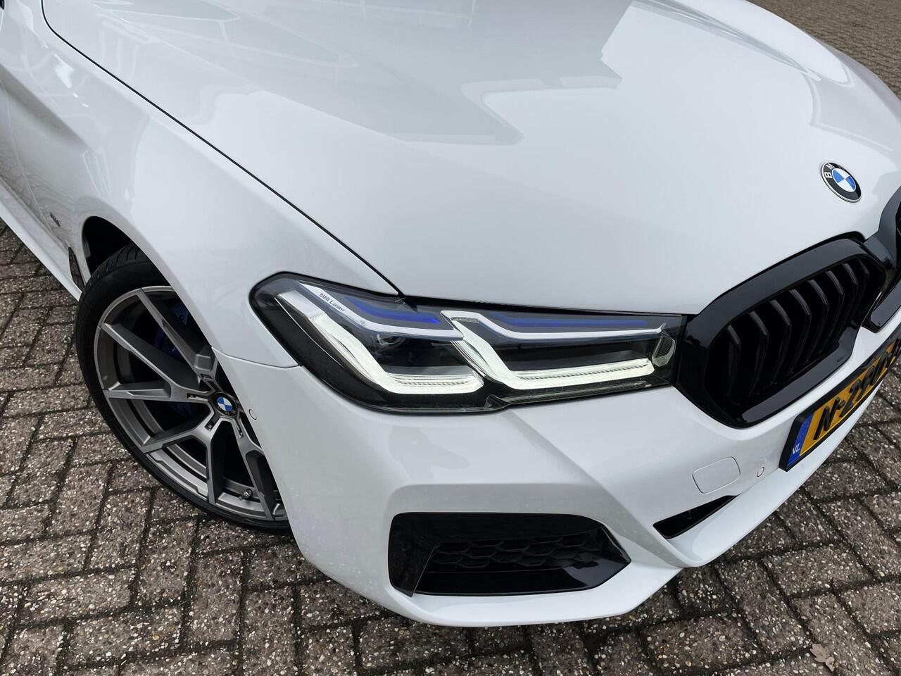 BMW 5-SERIE 540i High Executive M-Sport / Pano / HUD / ACC