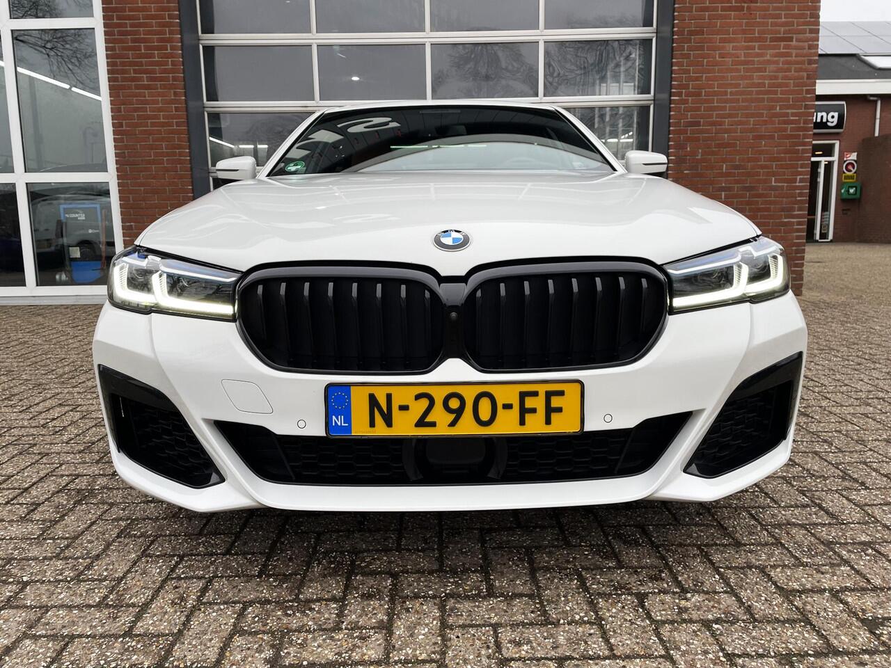 BMW 5-SERIE 540i High Executive M-Sport / Pano / HUD / ACC