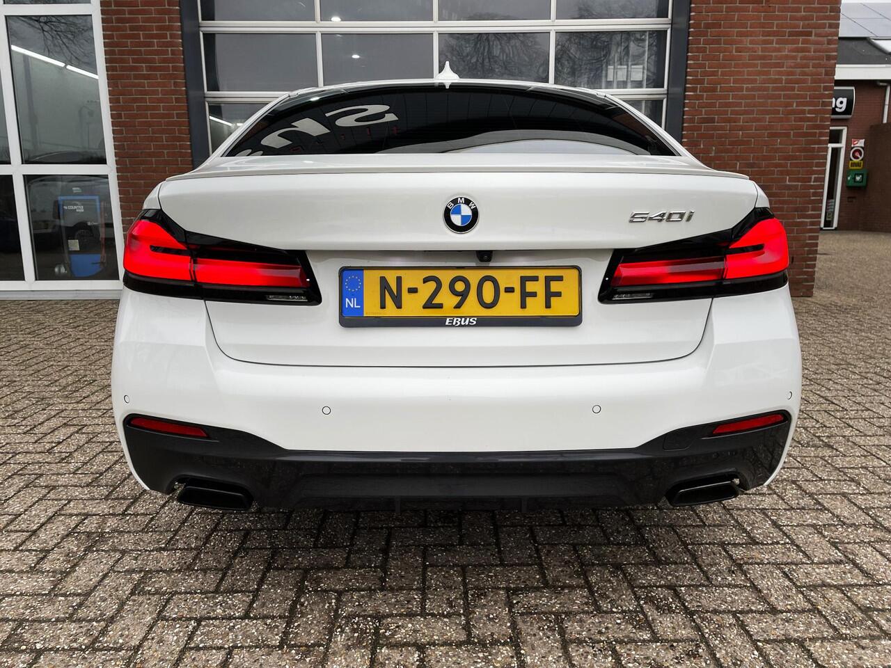 BMW 5-SERIE 540i High Executive M-Sport / Pano / HUD / ACC