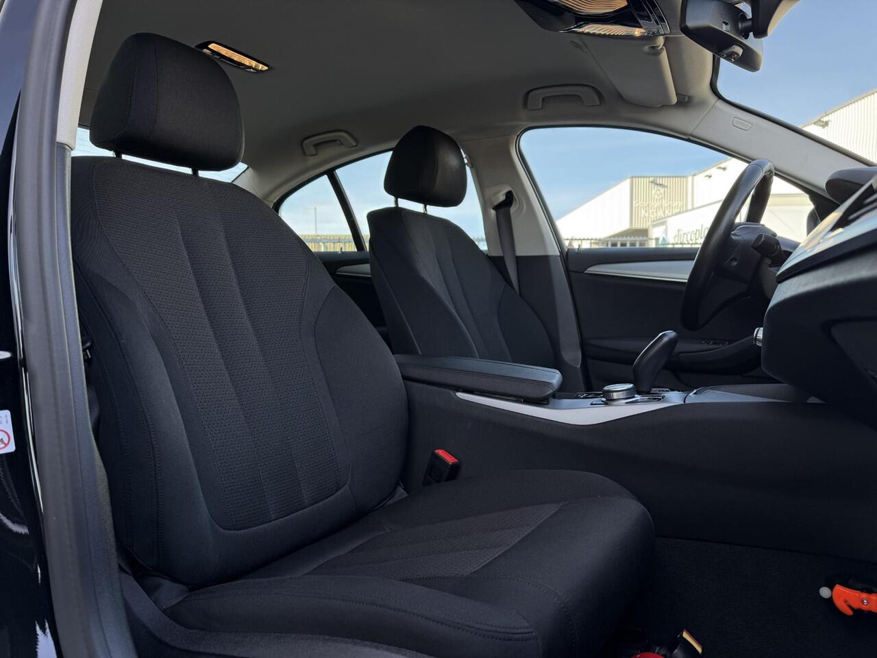 BMW 5-SERIE Aut. 520i Executive Ed. | Navi | Xenon-Led | ECC | Apple Carplay |