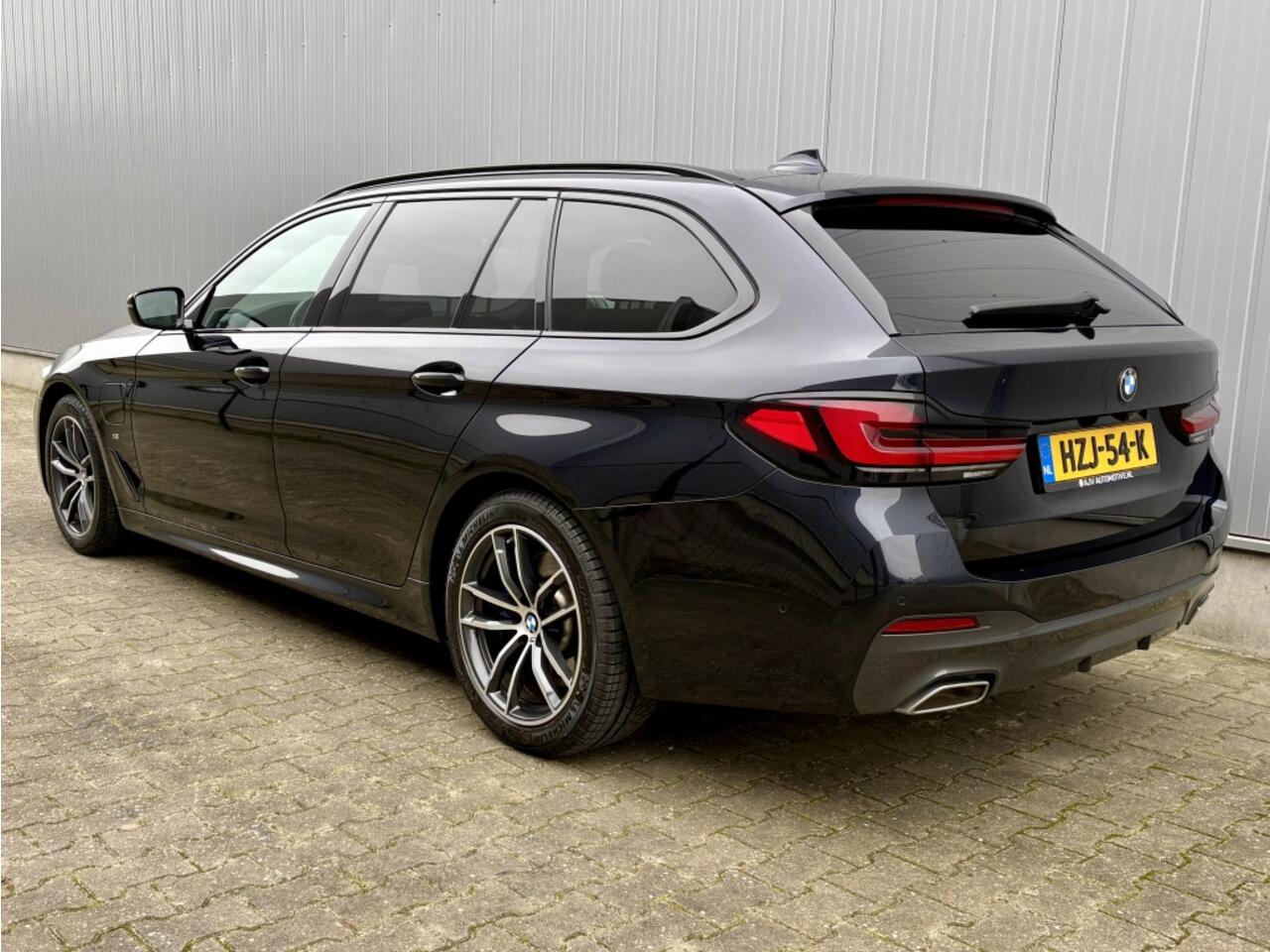 BMW 5-SERIE Touring 530e M-SPORT EXEC. / HUD / TREKHAAK / BTW / CARBONSCHWARZ