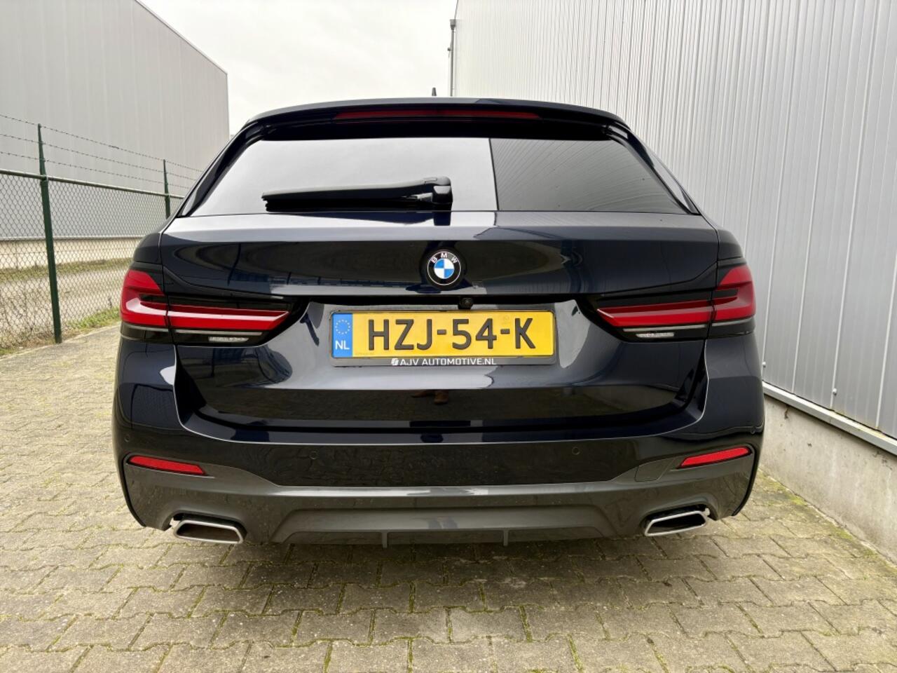 BMW 5-SERIE Touring 530e M-SPORT EXEC. / HUD / TREKHAAK / BTW / CARBONSCHWARZ