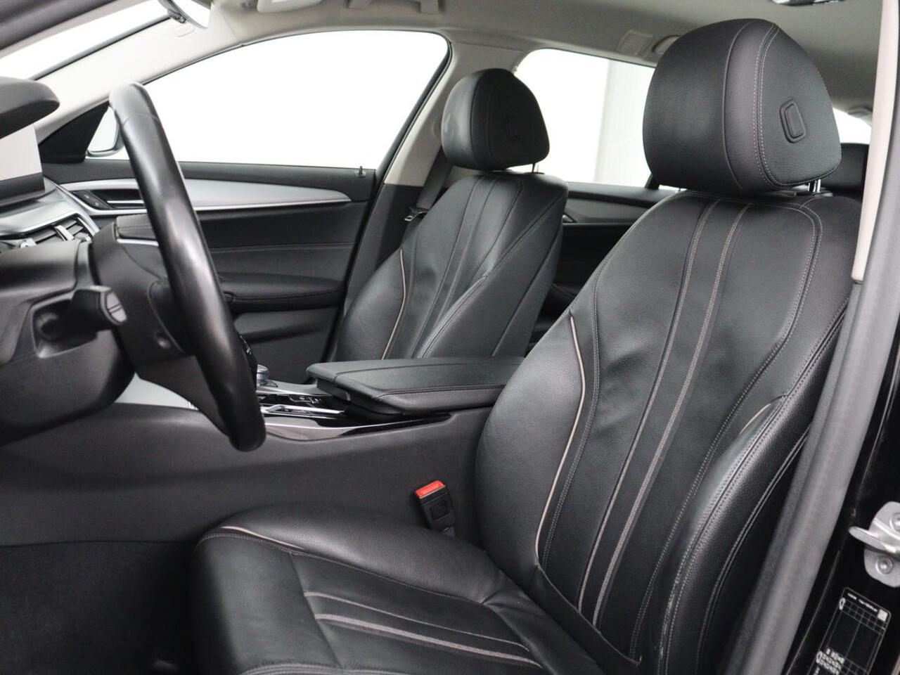 BMW 5-SERIE 530e Executive | Leder | Trekhaak | Stoelverwarming | Live Cockpit | Carplay | Achterbankverwarming | Navigatie | Parkeerhulp |