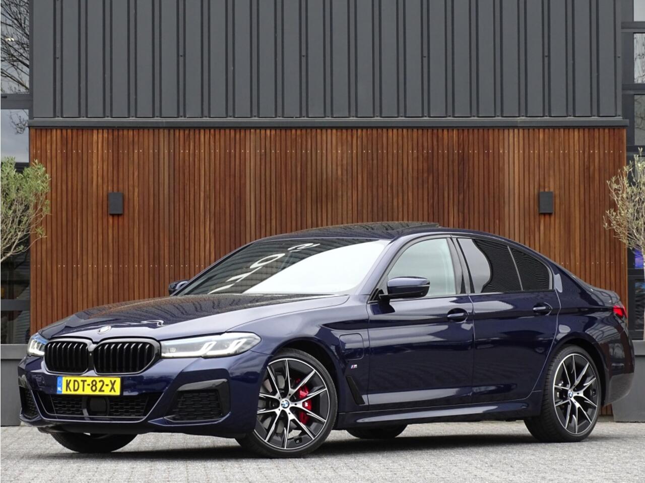 BMW 5-SERIE 530e 292PK X-Drive M-Sport / Softclose / Individual / 360° / M-S