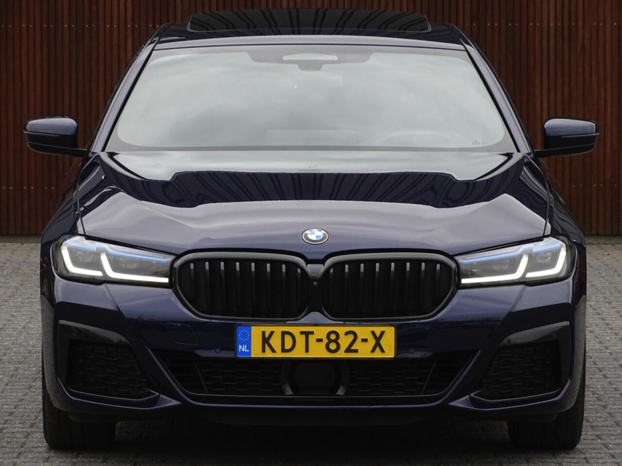 BMW 5-SERIE 530e 292PK X-Drive M-Sport / Softclose / Individual / 360° / M-S