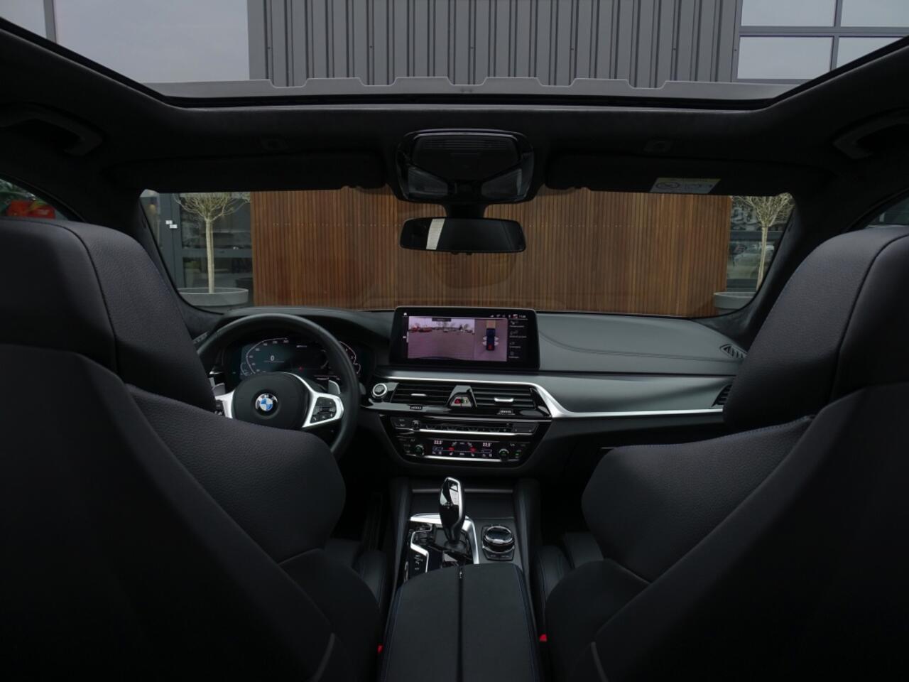 BMW 5-SERIE 530e 292PK X-Drive M-Sport / Softclose / Individual / 360° / M-S