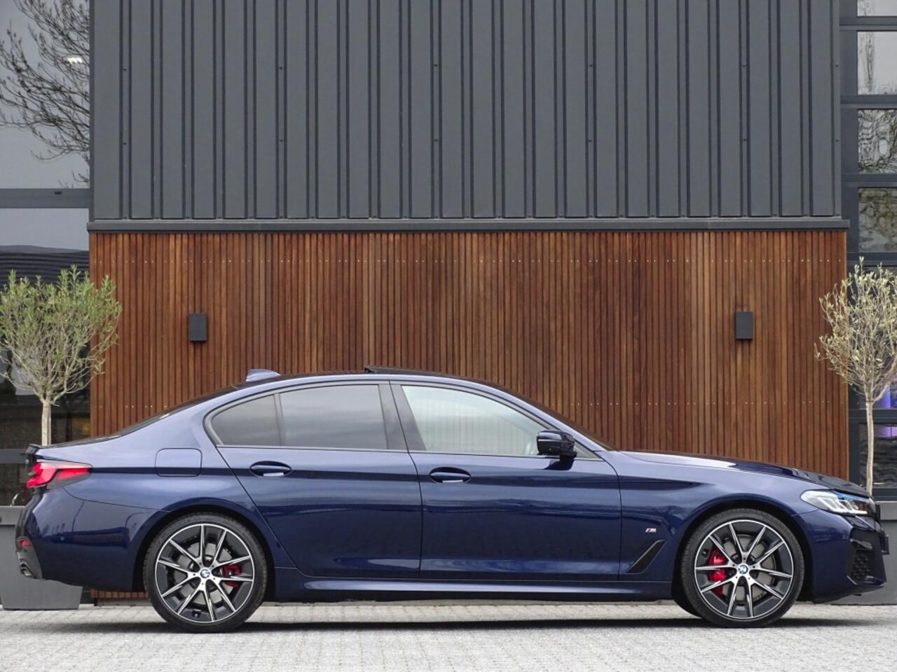 BMW 5-SERIE 530e 292PK X-Drive M-Sport / Softclose / Individual / 360° / M-S
