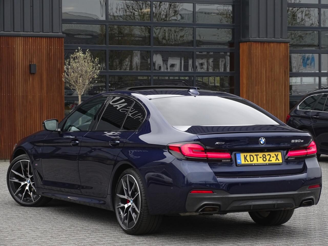 BMW 5-SERIE 530e 292PK X-Drive M-Sport / Softclose / Individual / 360° / M-S