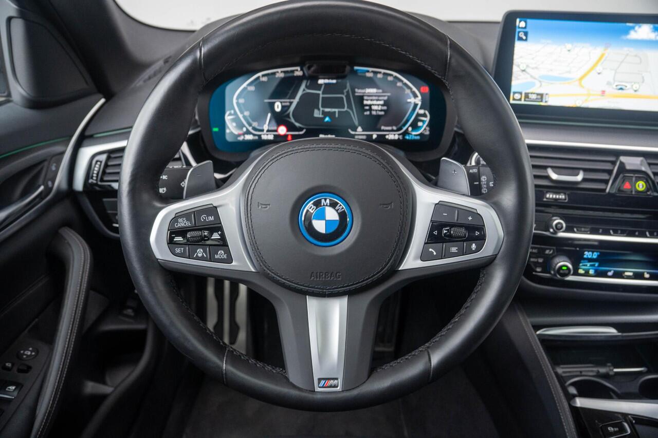 BMW 5-SERIE Touring 530e High Executive Model M Sport | Glazen panoramadak | Driving Assistant Professional | BMW Head-Up Display |