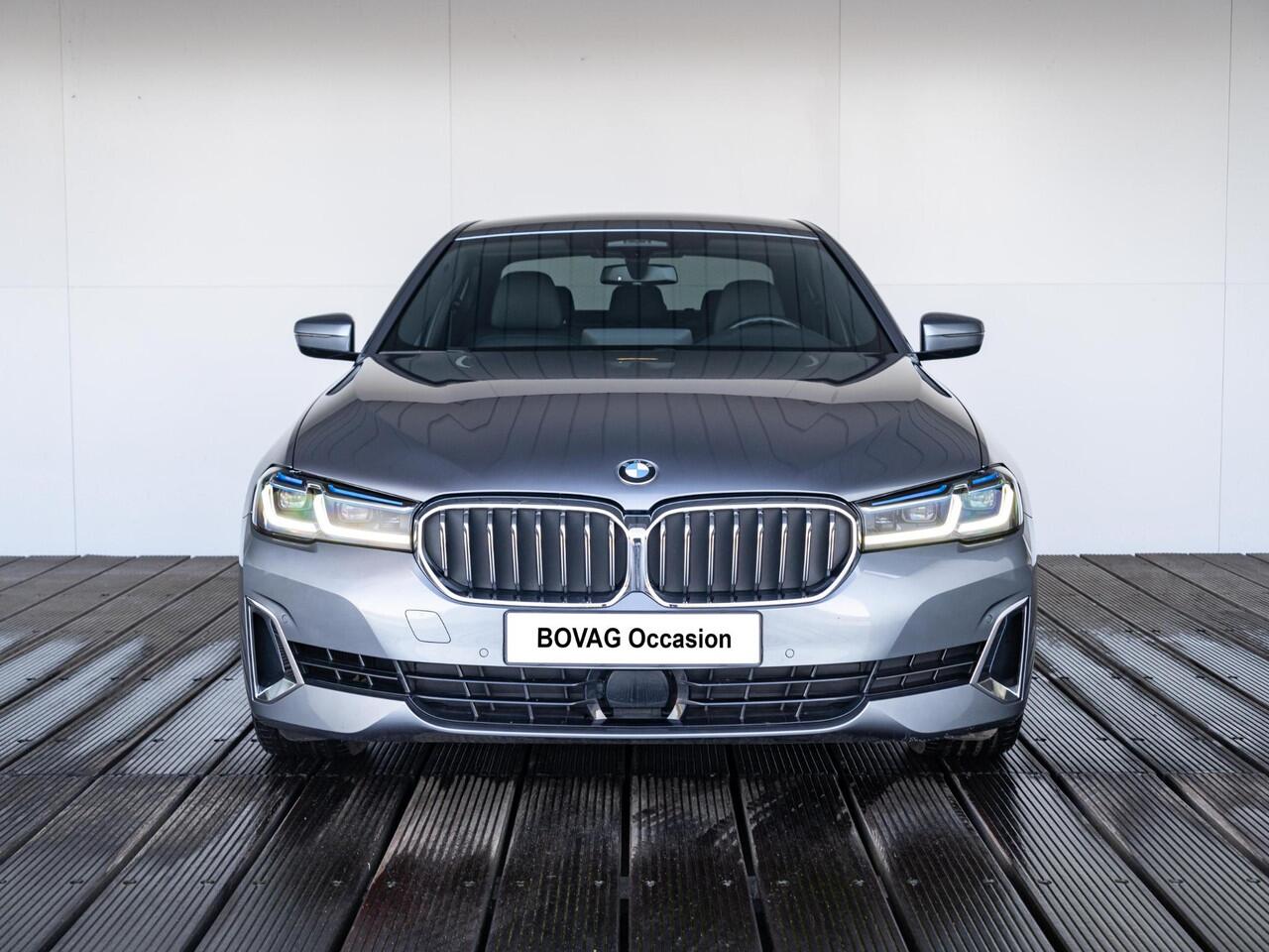 BMW 5-SERIE Sedan 540i | High Executive | Luxury Line | Parking Pack | 18 inch | Comfort Access | Driving Assistant | BMW Laserlight | Active Cruise Controle