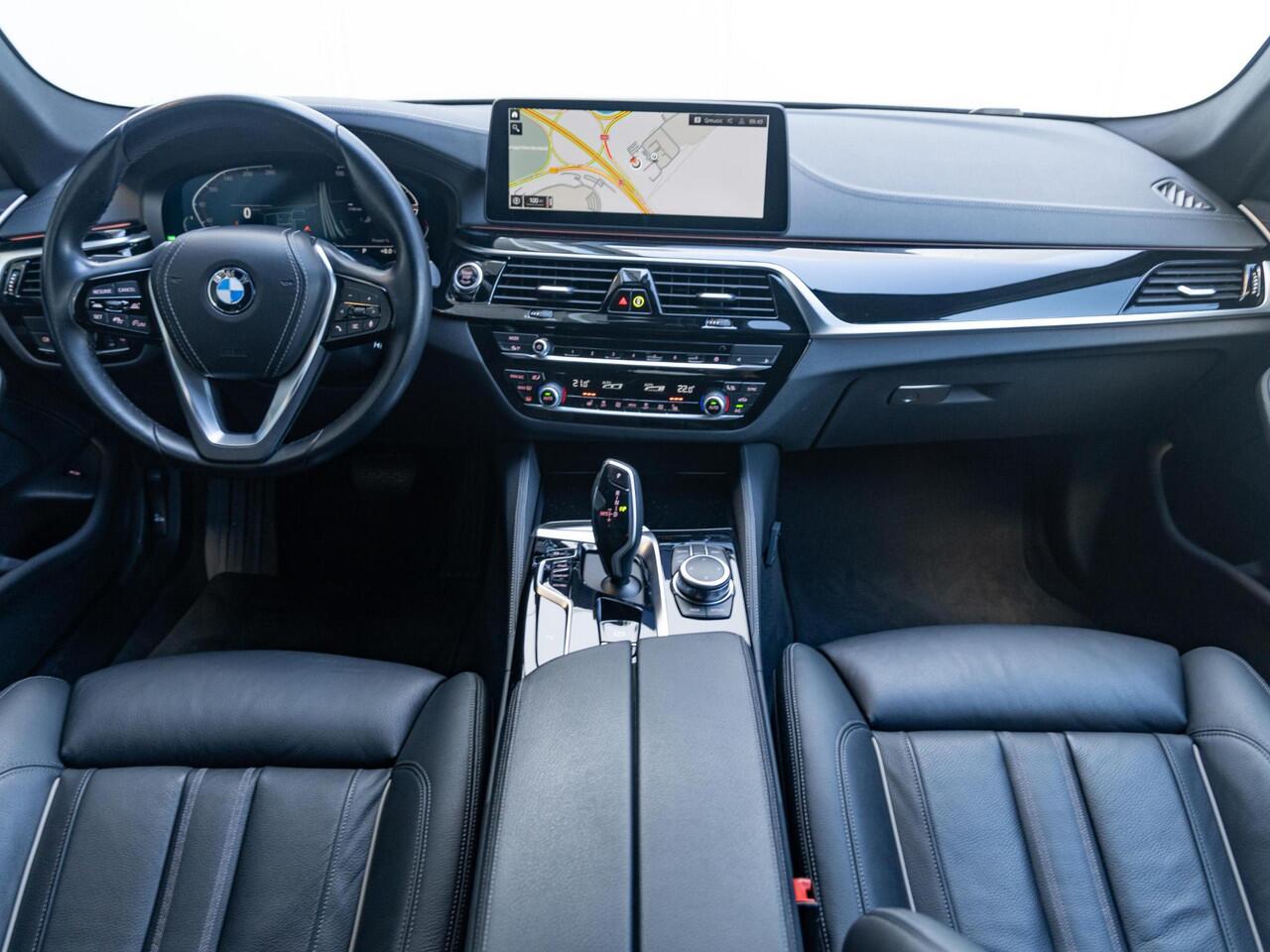 BMW 5-SERIE Sedan 540i | High Executive | Luxury Line | Parking Pack | 18 inch | Comfort Access | Driving Assistant | BMW Laserlight | Active Cruise Controle