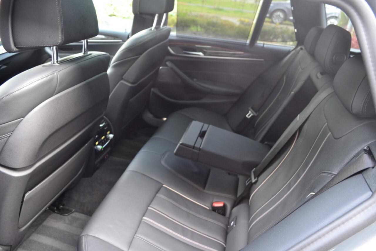 BMW 5-SERIE 530d xDrive M-Sport / Pano / standkachel / vol