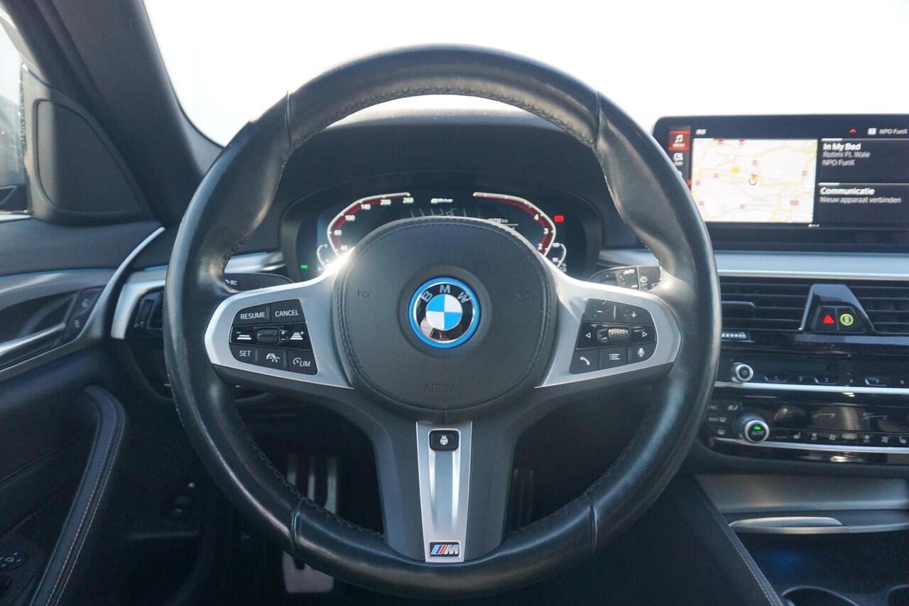 BMW 5-SERIE Touring 530e xDrive M Sportpakket / Panorama Dak / Hifi / Trekhaak / Head-Up Display