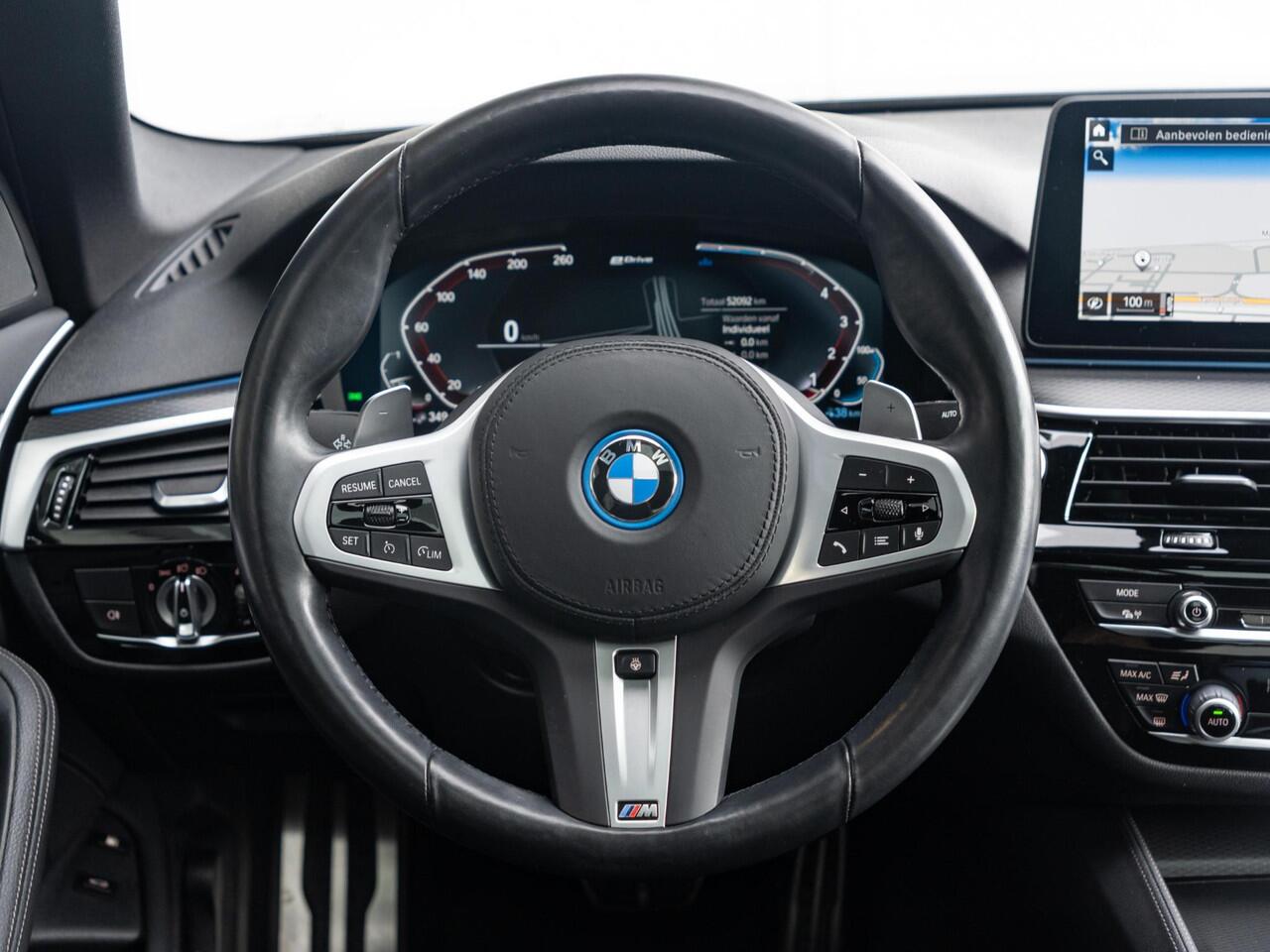 BMW 5-SERIE Sedan 520e | High Executive | M Sportpakket | Verwarmd Stuurwiel | Schuif-/kanteldak | Stoelverwarming | Head-Up Display | 19''