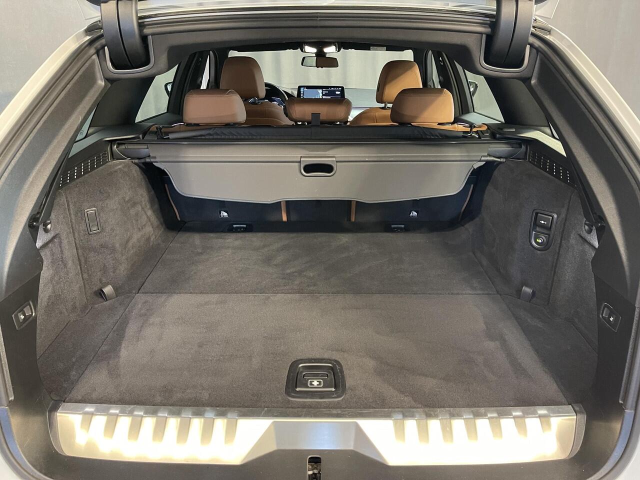 BMW 5-SERIE Touring 530e xDrive High Executive M Sport 18"/Laser LED/Leder/Head-up/Keyless/Trekhaak/Stoelverwarming/Adaptieve cruise/Dodehoek/Camera/Apple Carplay & Android Auto/HiFi