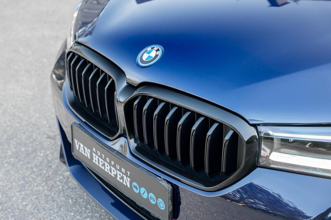 BMW 5-SERIE Touring 530e xDrive M-Sport PANO | LASER | HUD | KEYLESS | INDIVIDUAL TANSANITBLAU