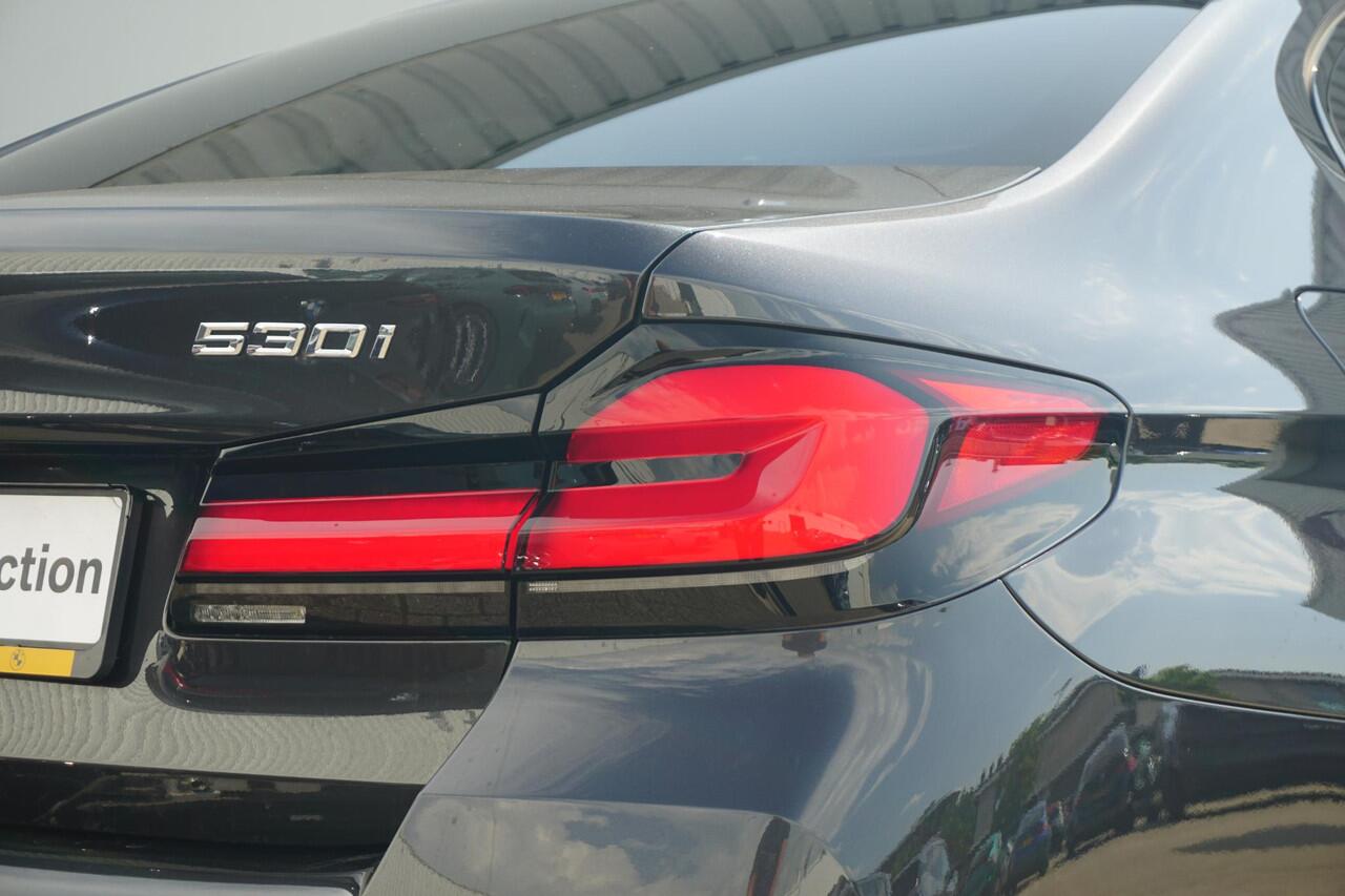 BMW 5-SERIE Sedan 530i M Sportpakket Schuif-/kanteldak / Head-Up Display / HiFi System