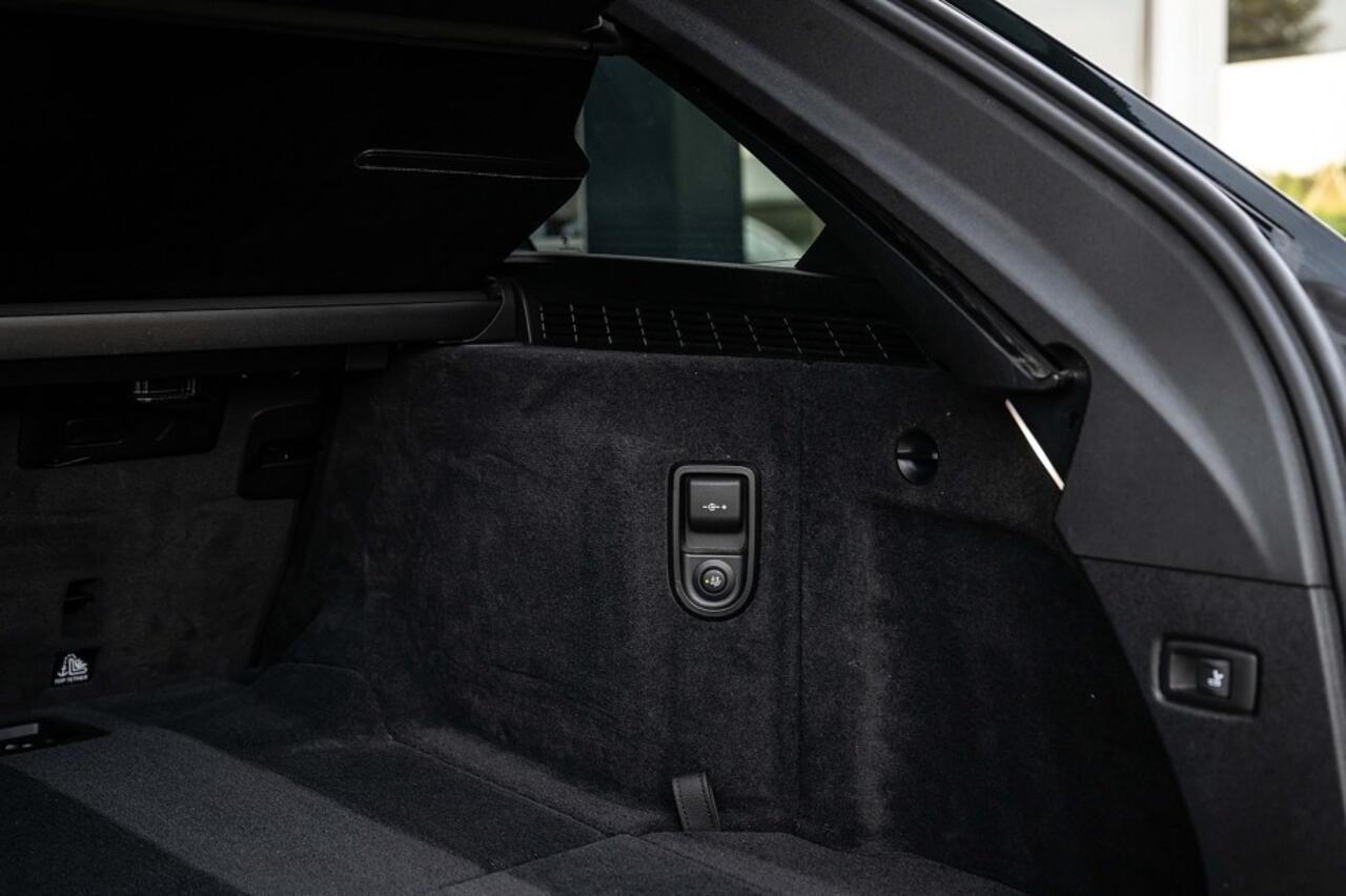 BMW 5-SERIE 530 530e Business Edition Plus | Shadow | M Sport | Panorama | Laser | Head-up | Leder | Camera | H/K |Trekhaak | 19 Inch |