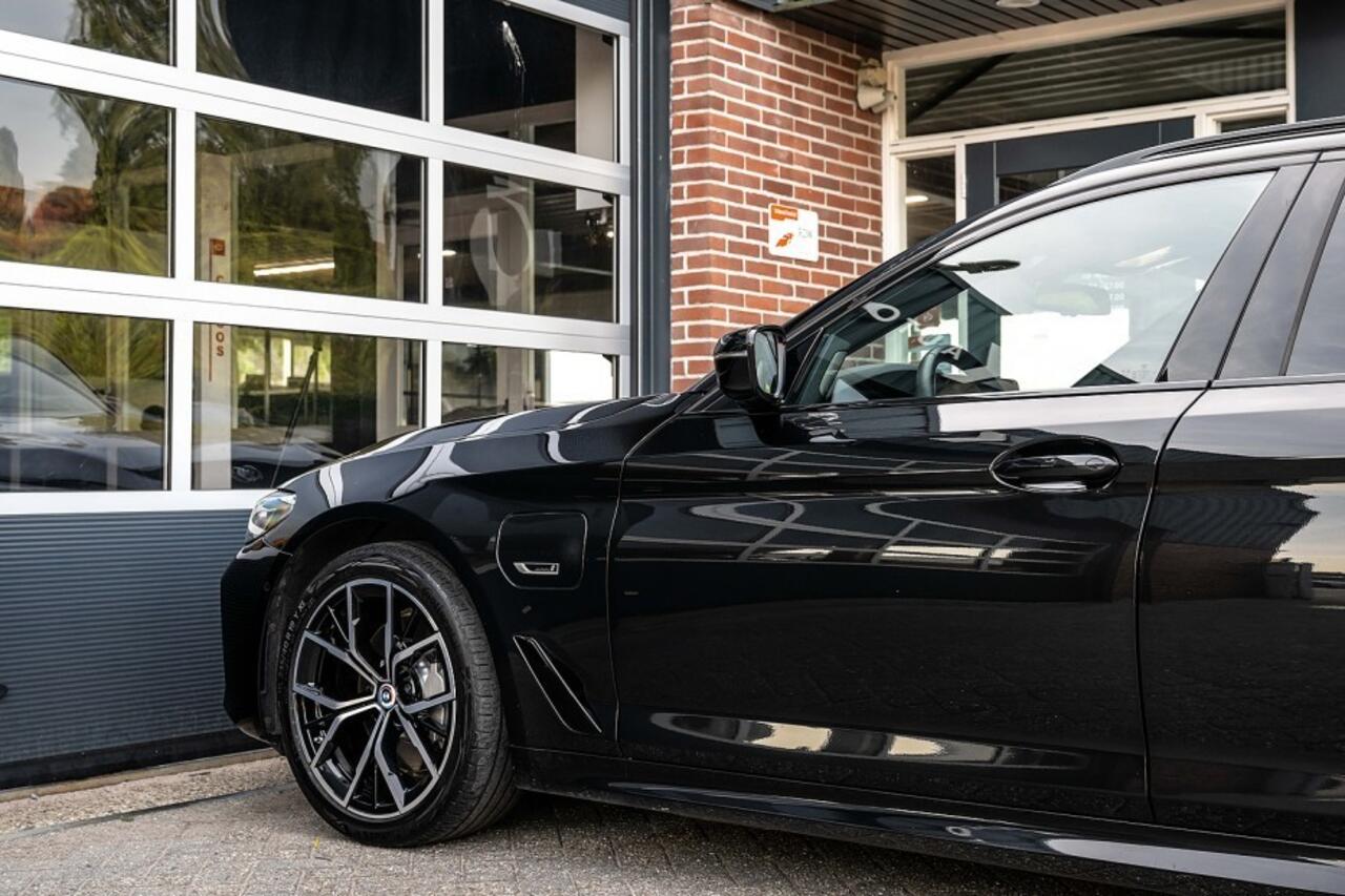 BMW 5-SERIE 530 530e Business Edition Plus | Shadow | M Sport | Panorama | Laser | Head-up | Leder | Camera | H/K |Trekhaak | 19 Inch |