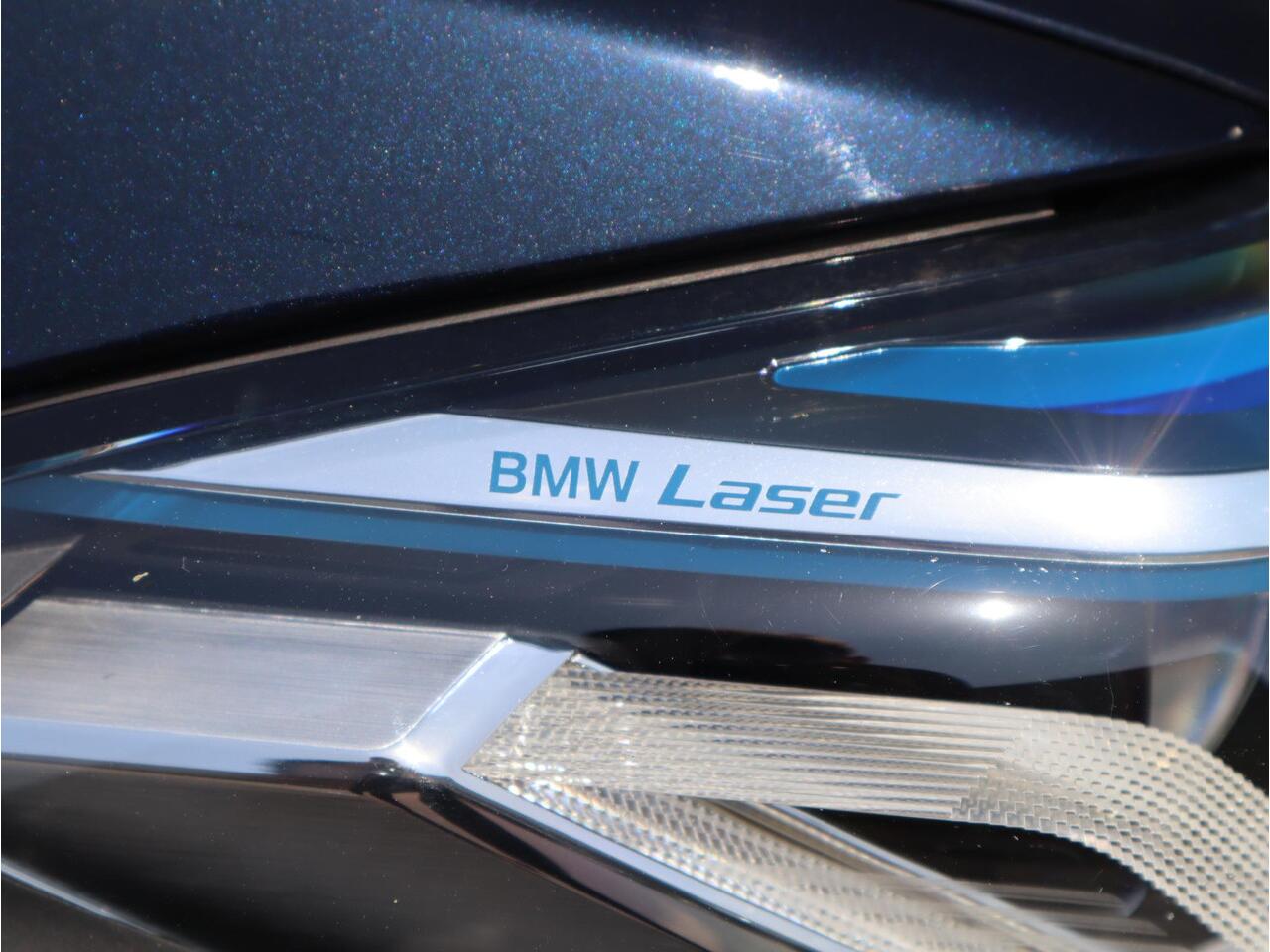 BMW 5-SERIE Touring 530d High Executive M Sport / Panodak / Sportstoel Alcantara / Laser licht