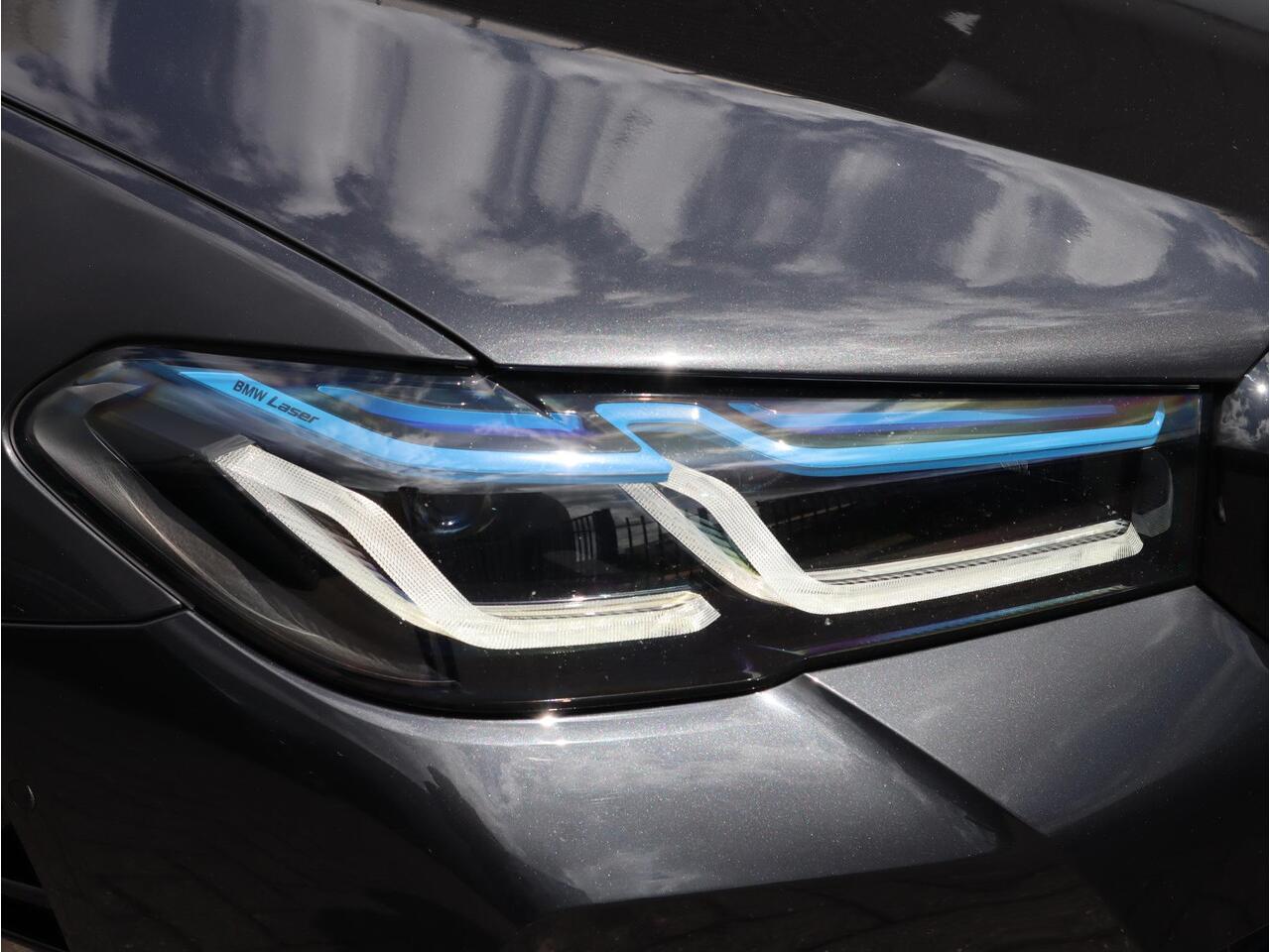 BMW 5-SERIE 545e xDrive High Executive M Sport / Schuifdak / Comfortleder / Adaptive Cruise / Stuurwielverwarming