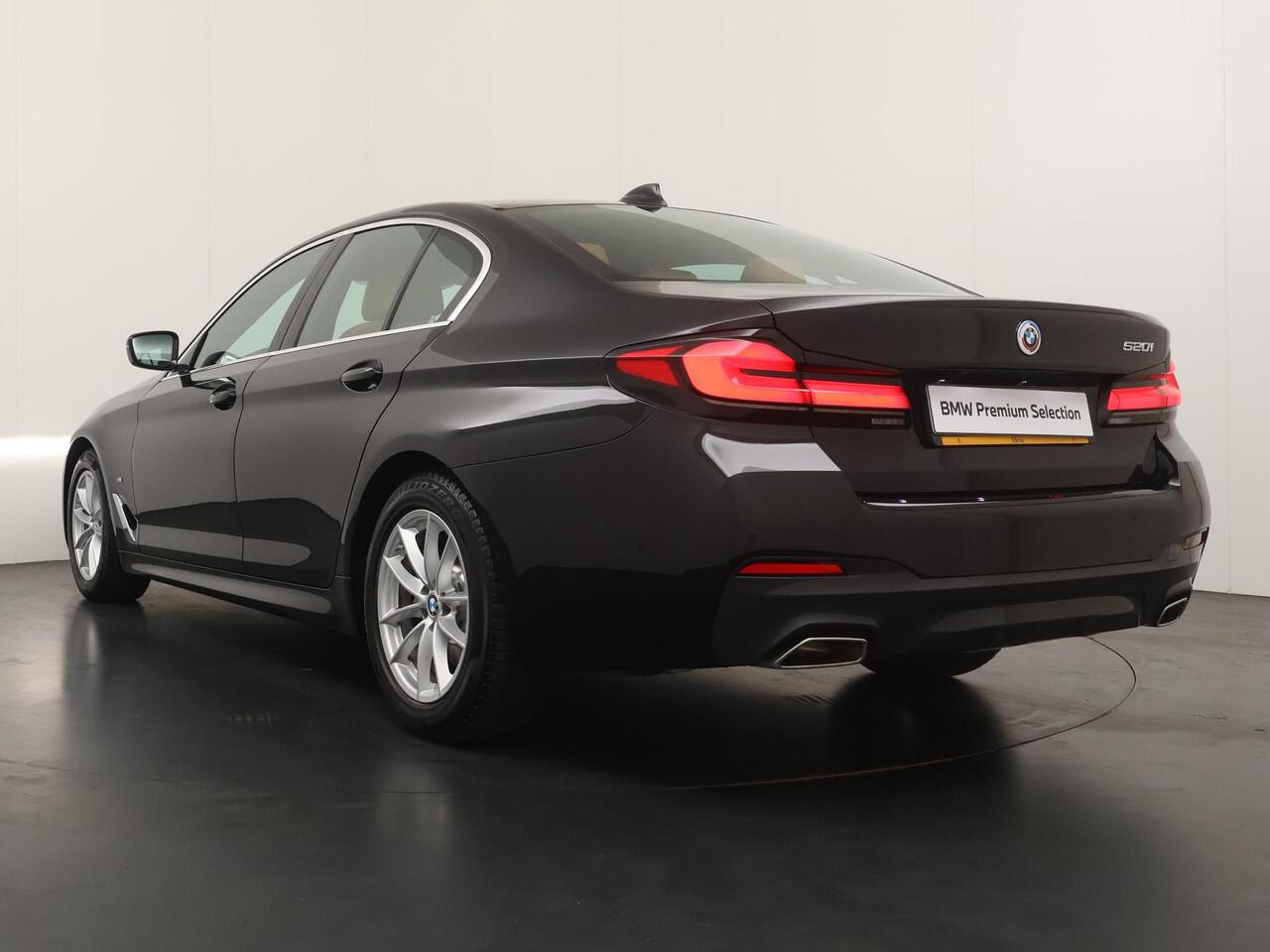 BMW 5-SERIE 520i Business Edition Plus M Sportpakket | Laserlight | HiFi |