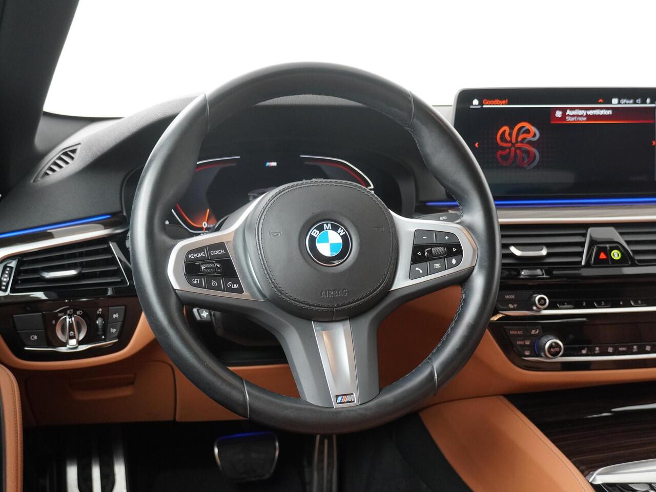 BMW 5-SERIE 520i Business Edition Plus M Sportpakket | Laserlight | HiFi |