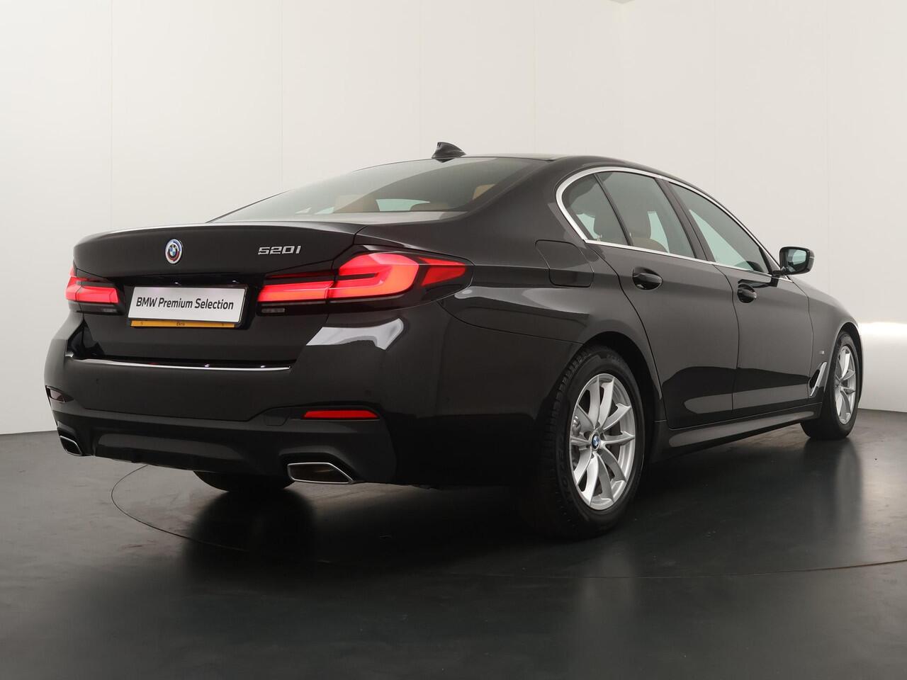 BMW 5-SERIE 520i Business Edition Plus M Sportpakket | Laserlight | HiFi |