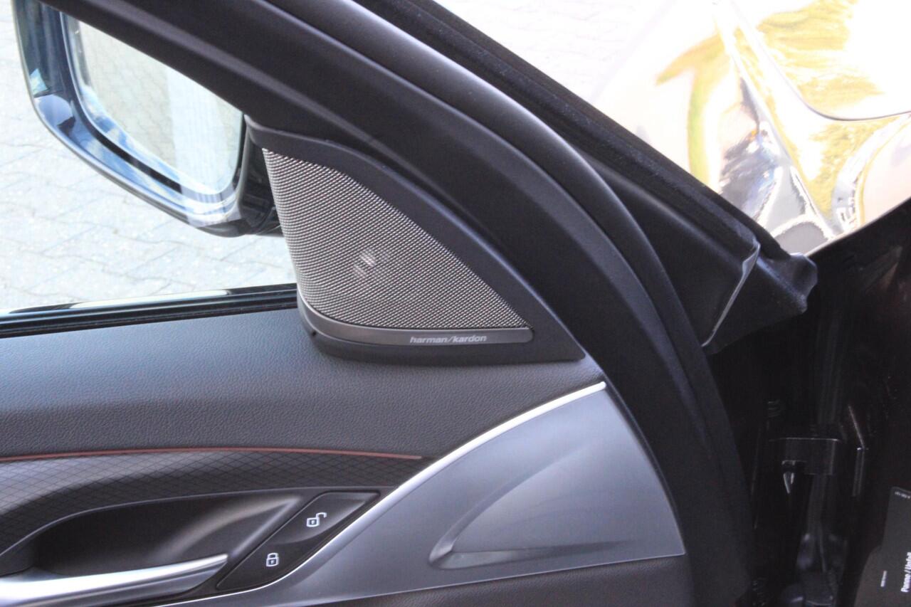 BMW 5-SERIE Touring 530e xDrive M Sport Pano | Trekhaak | Laser LED | Comfort Access | ACC | HarmanKardon | Leder | Shadowline | Sophisto Grau | BTW