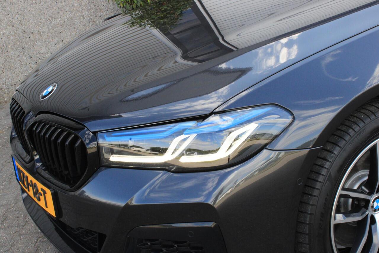 BMW 5-SERIE Touring 530e xDrive M Sport Pano | Trekhaak | Laser LED | Comfort Access | ACC | HarmanKardon | Leder | Shadowline | Sophisto Grau | BTW