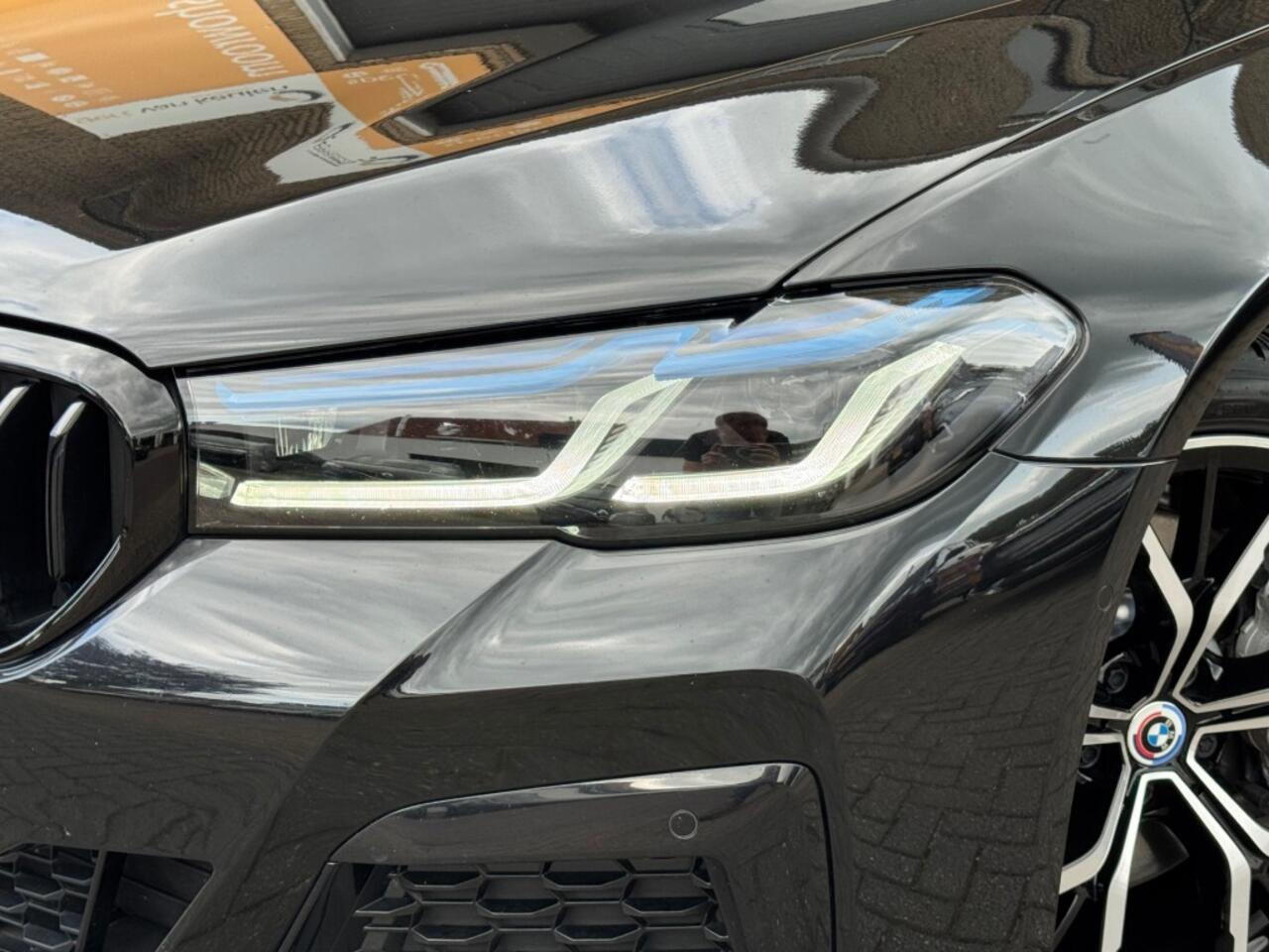 BMW 5-SERIE TOURING 530e PHEV M-SPORT PANODAK/LEER/LASER/TREKHAAK/NL-AUTO