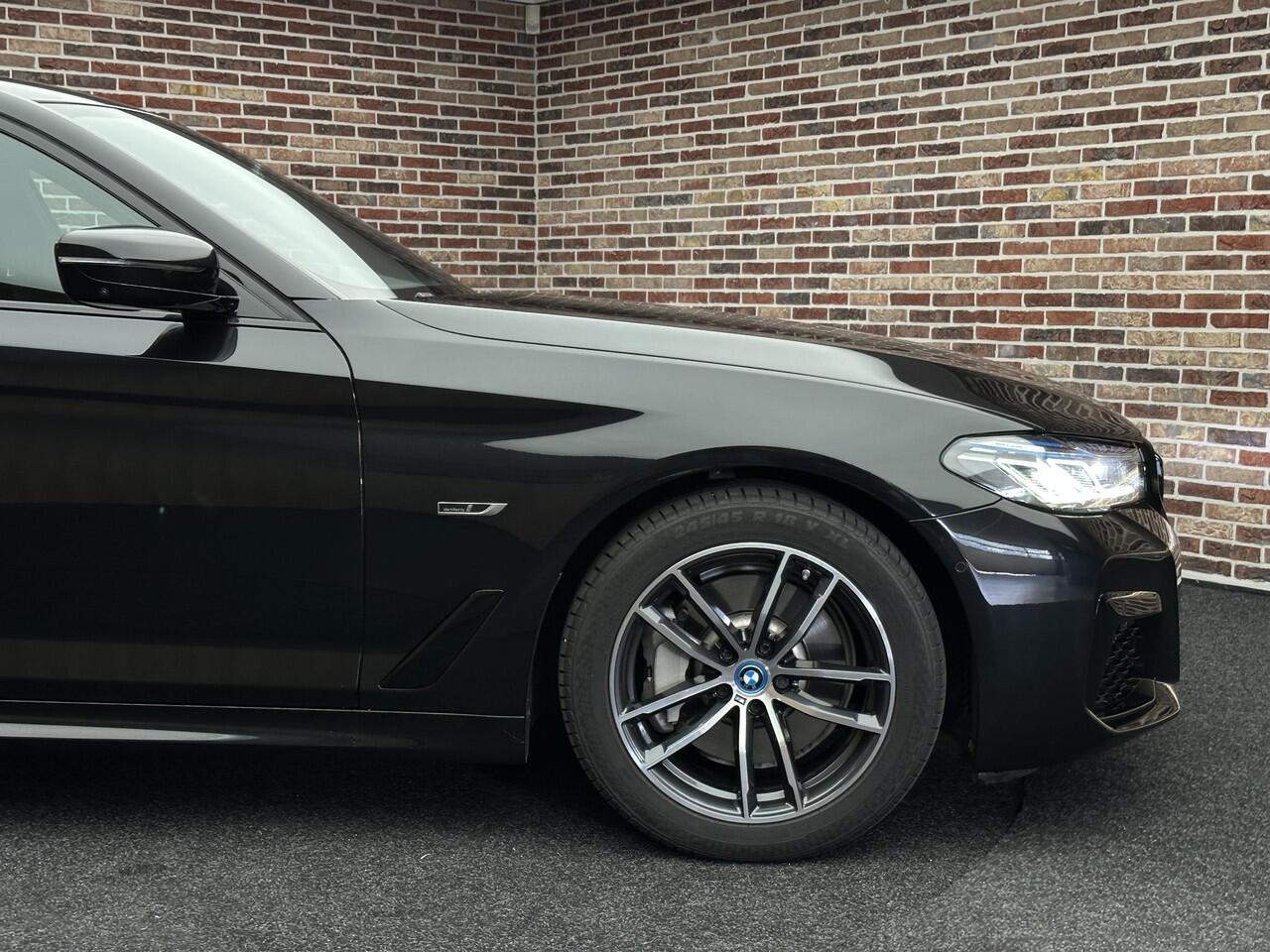 BMW 5-SERIE Touring 520e High Executive M-sport| Dak| Head-up| LaserLight| Garantie tot 7-26|