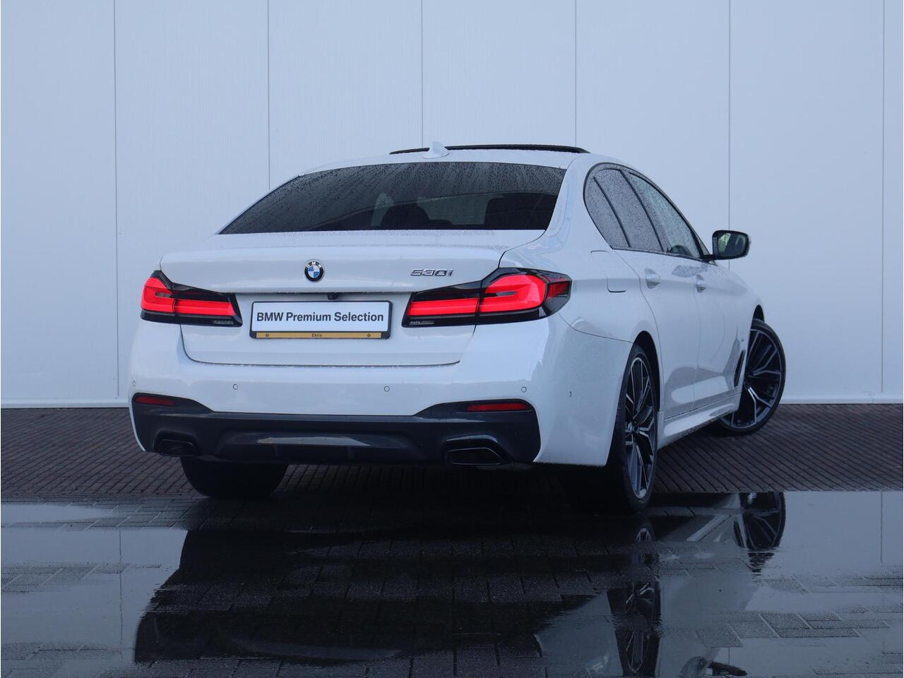 BMW 5-SERIE 530i Business Edition Plus M-Sportpakket / HIFI / Schuif - Kanteldak / Driving assistant Professional / Head up Display / 20 '' /