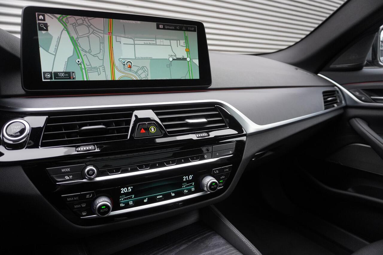 BMW 5-SERIE Touring 540i xDrive M Sportpakket | Trekhaak met elektrisch wegklapbare kogel | Glazen panoramadak | Driving Assistant Professional | BMW Laserlight | HIFI System Harman Kardon