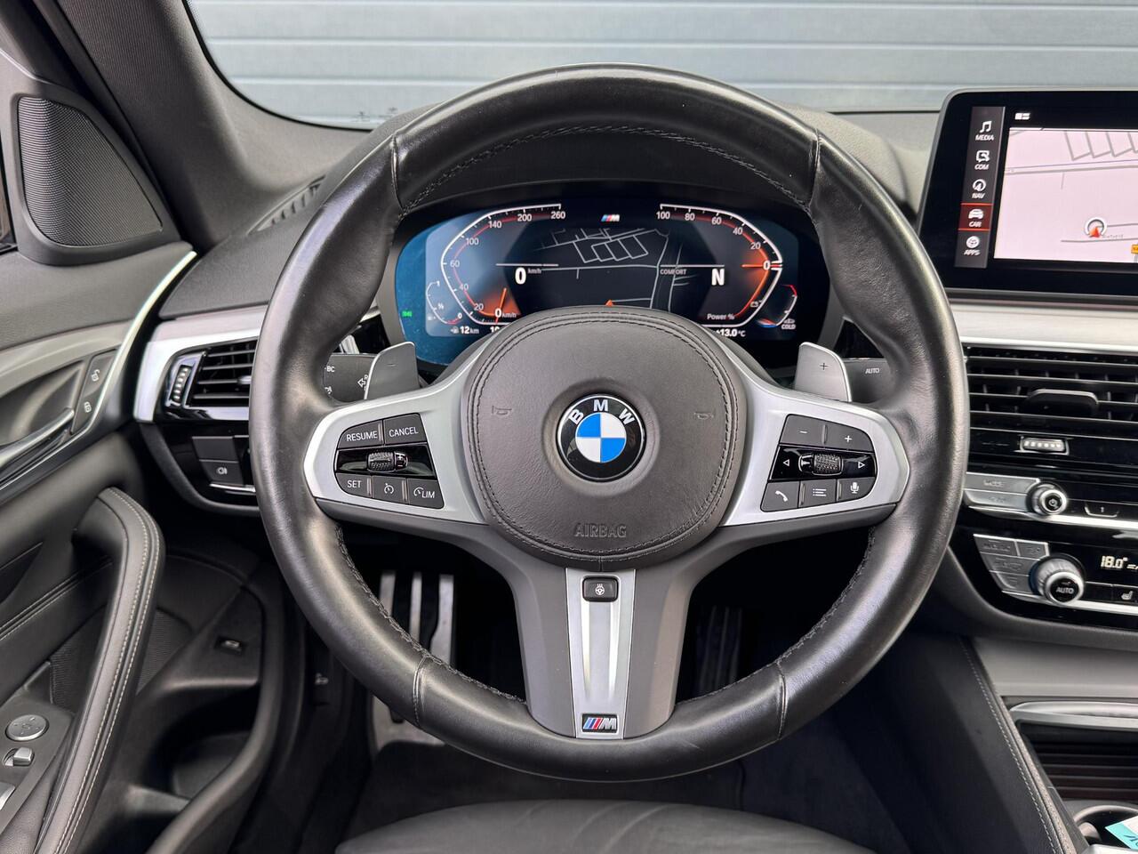 BMW 5-SERIE 520i BUSINESS EDITION PLUS I M SPORTPAKKET I SCHUIFDAK I TREKHAAK I PARKING PACK I LASER LIGHTS