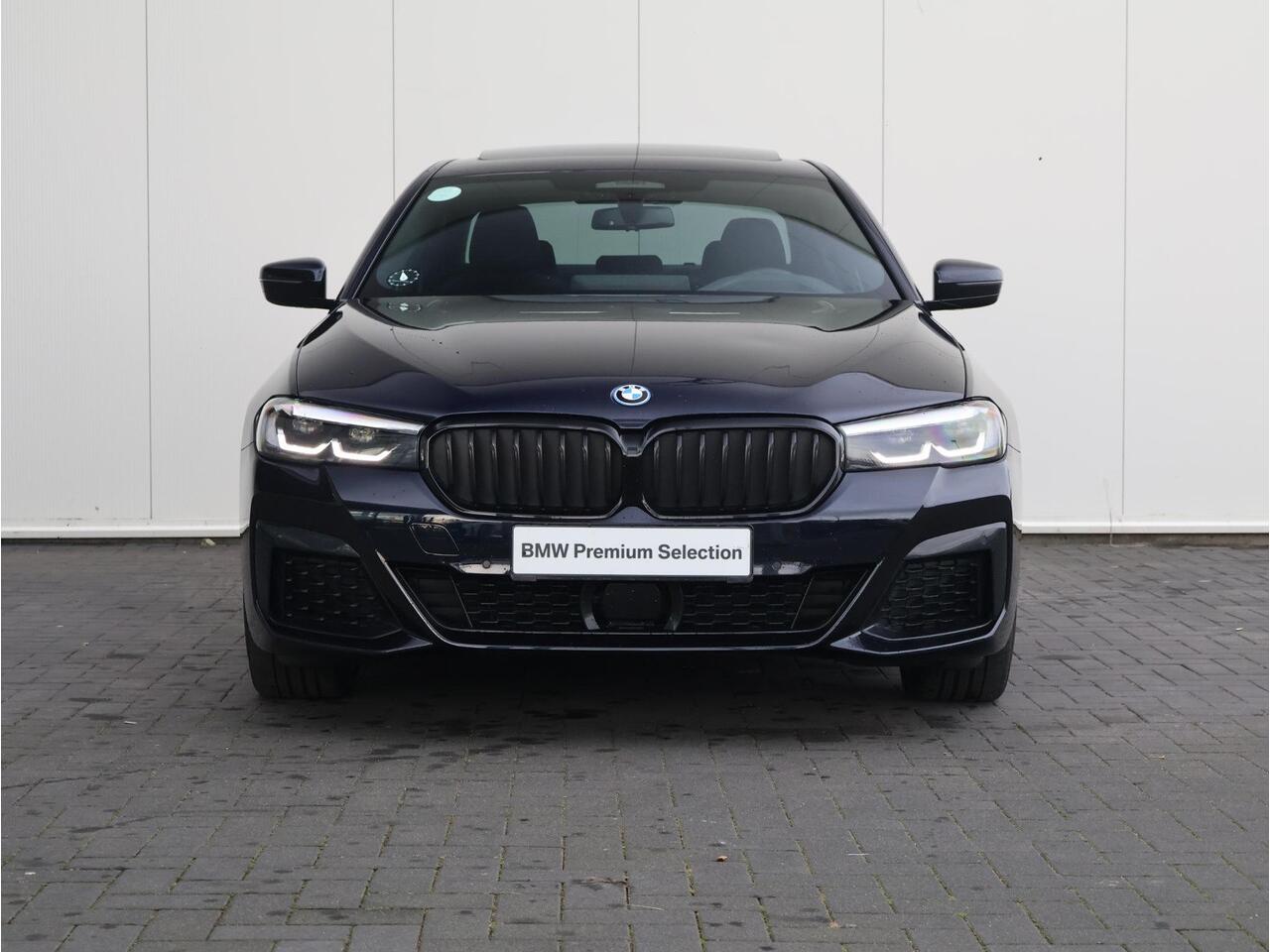 BMW 5-SERIE 545e xDrive Business Edition Plus M Sportpakket/ Stuurwielrand verwarmd/ Achteruitrijcamera/ Active Cruise Control/ Head-Up/ HiFi/ Panoramadak