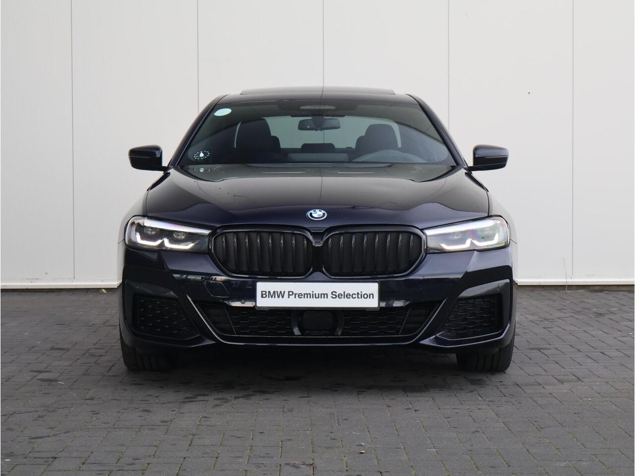 BMW 5-SERIE 545e xDrive Business Edition Plus M Sportpakket/ Stuurwielrand verwarmd/ Achteruitrijcamera/ Active Cruise Control/ Head-Up/ HiFi/ Panoramadak