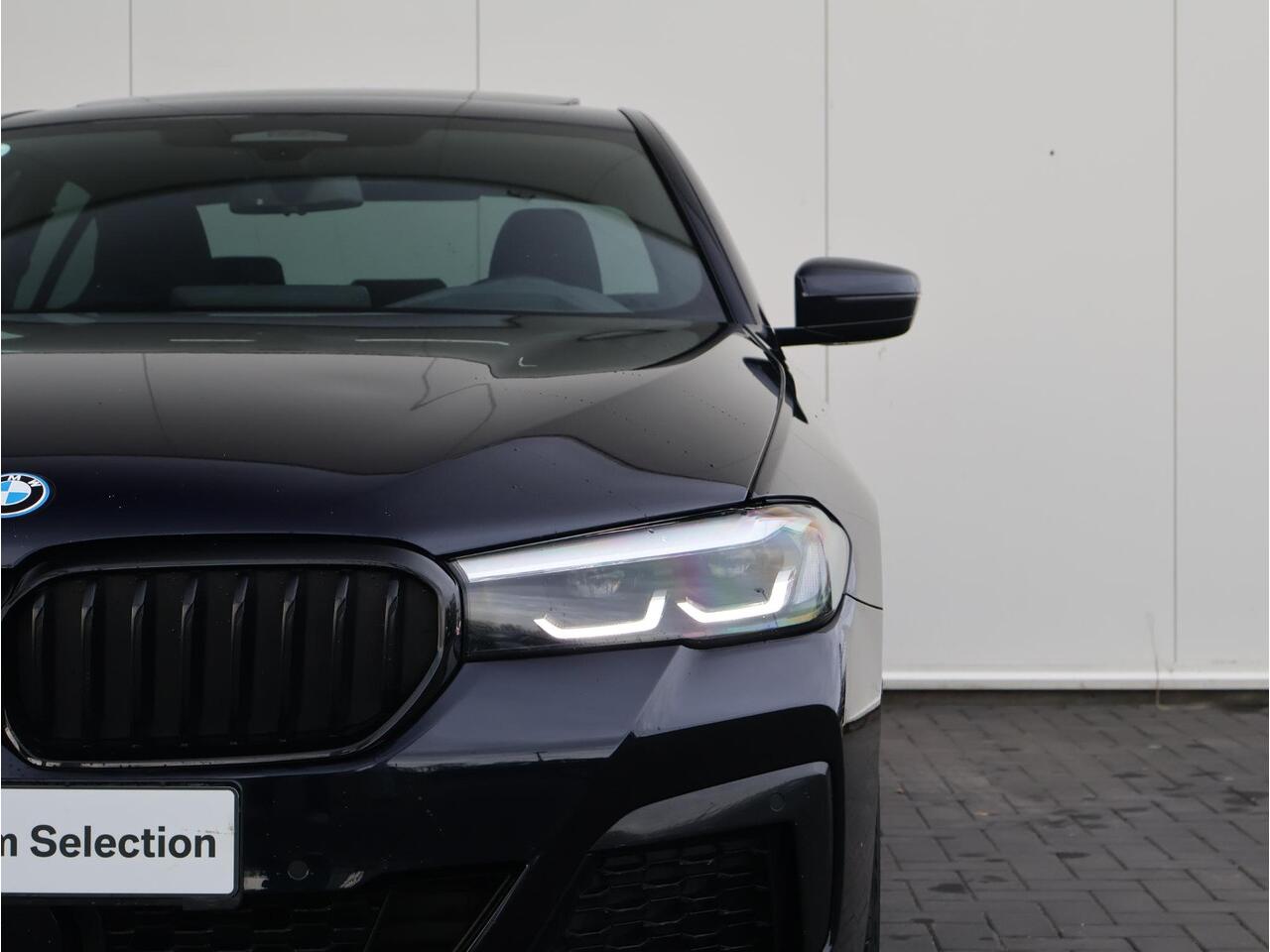 BMW 5-SERIE 545e xDrive Business Edition Plus M Sportpakket/ Stuurwielrand verwarmd/ Achteruitrijcamera/ Active Cruise Control/ Head-Up/ HiFi/ Panoramadak