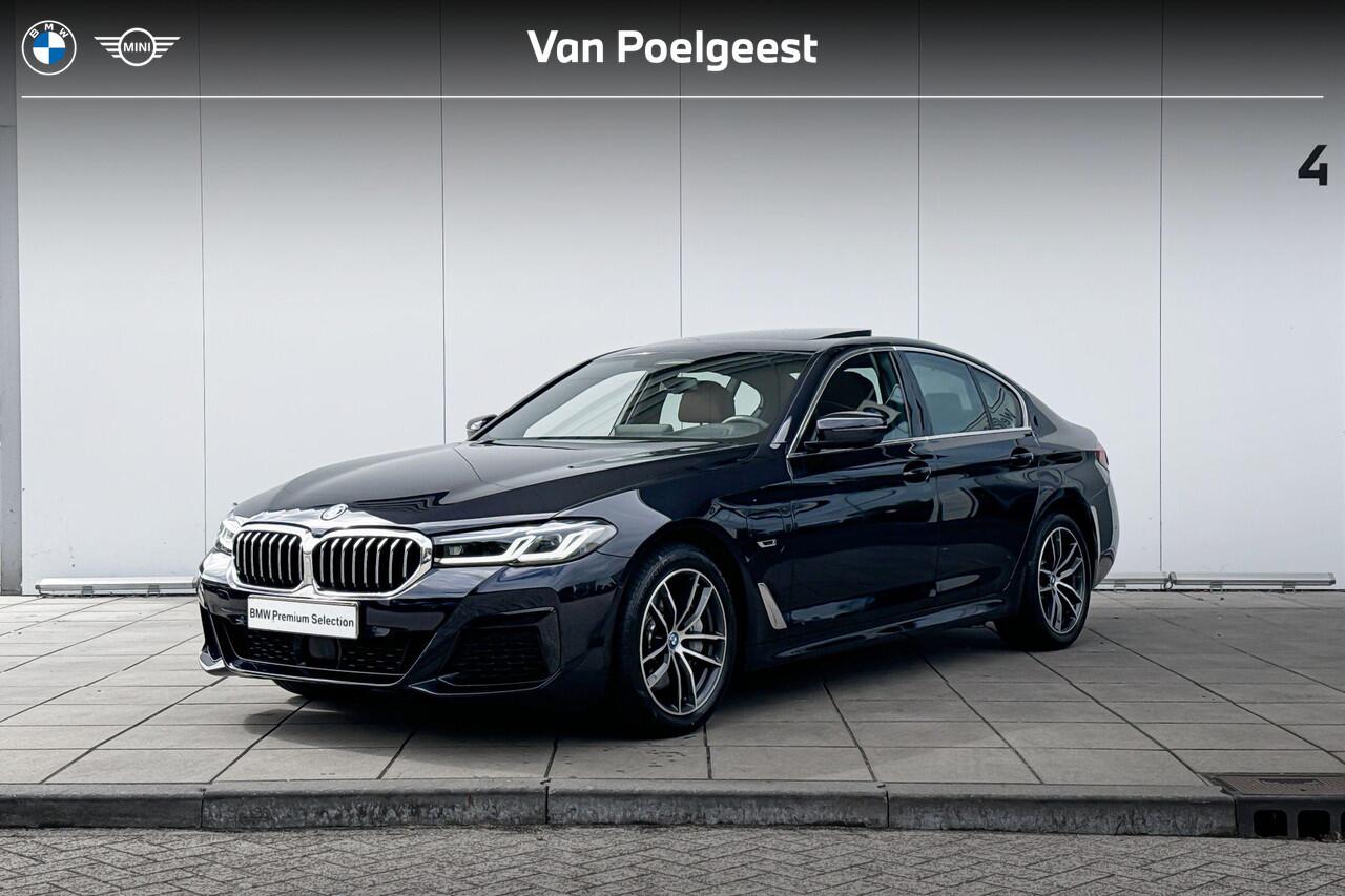 BMW 5-SERIE Sedan 545e xDrive M-Sport Co-Pilot Pack / Schuif- Kanteldak / Comfort Acces / Volledig Individuaal Interieur / Zonneschermen achter / Head Up Display / 4 zone Airco