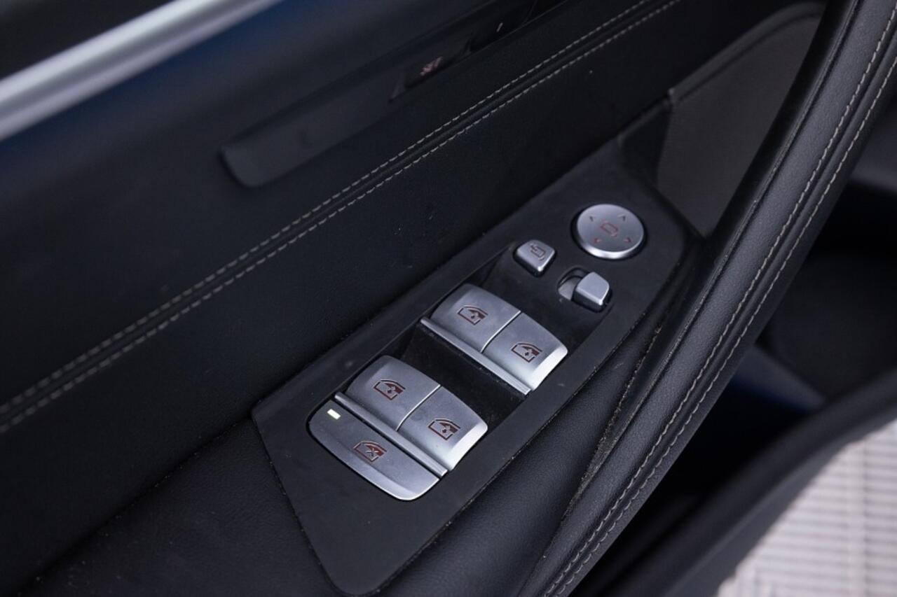 BMW 5-SERIE 520 e Business Edition Plus M-Sport | SCHUIFDAK | LEDER | harman/kardon ? 1e Eigenaar