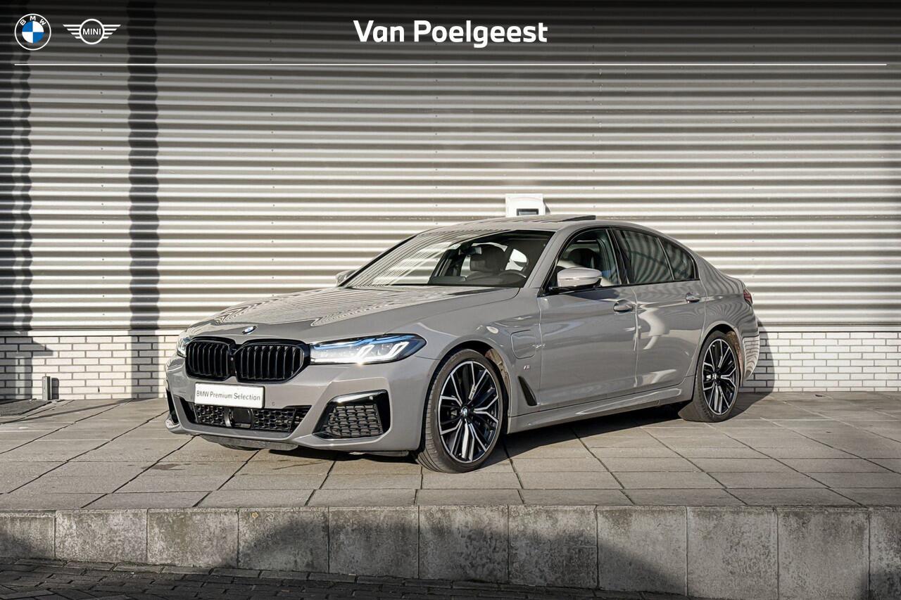 BMW 5-SERIE Sedan 545e xDrive High Executive / M Sportpakket / CoPilot Pack / Stoelventilatie / Schuif-/kanteldak / Laserlight / Parking Assistant Plus / BMW Head-Up Display / Harman Kardon