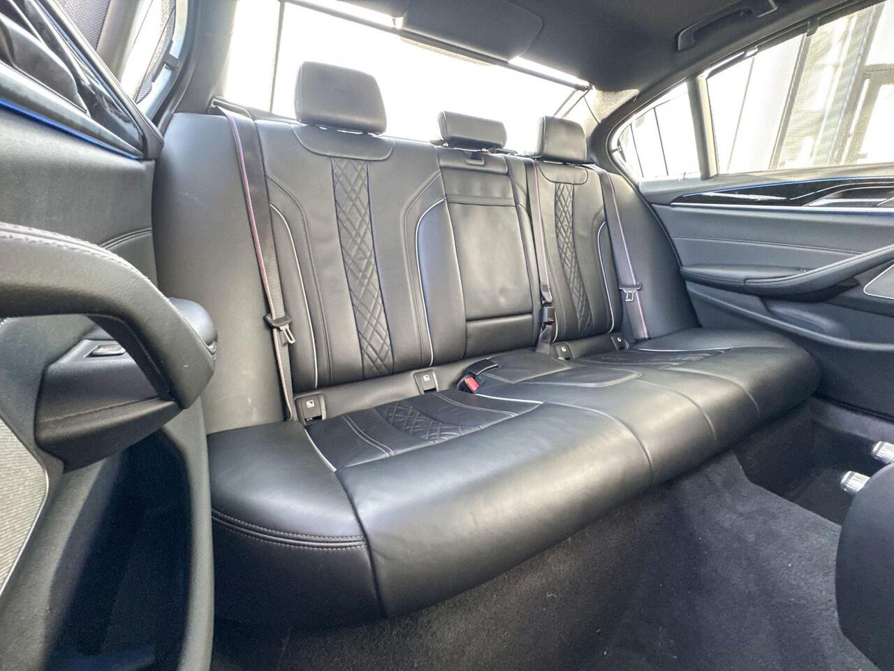 BMW 5-SERIE Sedan 545e xDrive High Executive / M Sportpakket / CoPilot Pack / Stoelventilatie / Schuif-/kanteldak / Laserlight / Parking Assistant Plus / BMW Head-Up Display / Harman Kardon