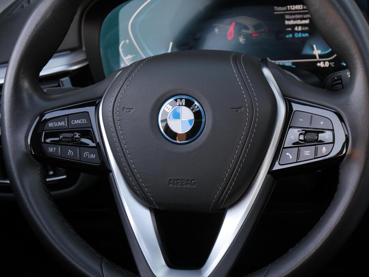 BMW 5-SERIE TOURING 530e/ PANORAMADAK/ HEAD-UP/ TREKHAAK/ H&K AUDIO/ LASER LED