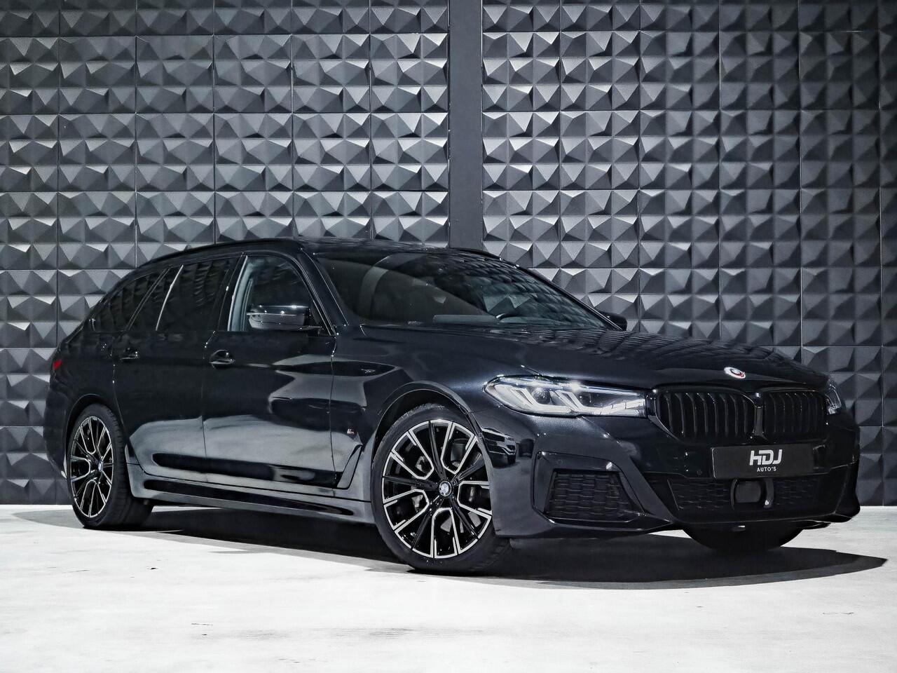 BMW 5-SERIE Touring 530i xDrive M Sport | Pano |19"| Laser | HUD | ACC | Side | Stoelen El. | HiFi Sound | Ambiance