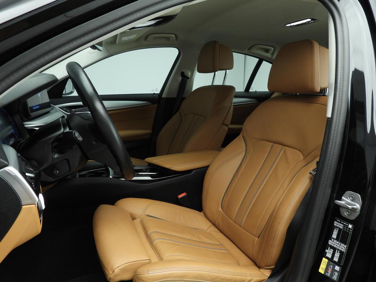 BMW 5-SERIE Sedan 545e xDrive | Laserlicht | Leder | Navigatie | Trekhaak | Comfortzetels | Stoelverwarming | DAB | Alu 18 inch