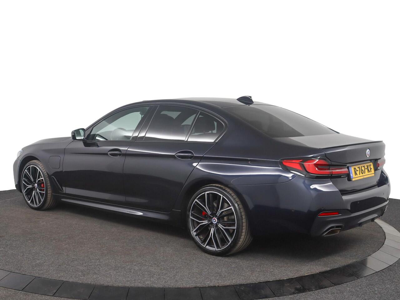 BMW 5-SERIE 530e Business Edition Plus | M-Sportpakket pro | Comfortstoelen | Laserlight | Schuif-/kanteldak